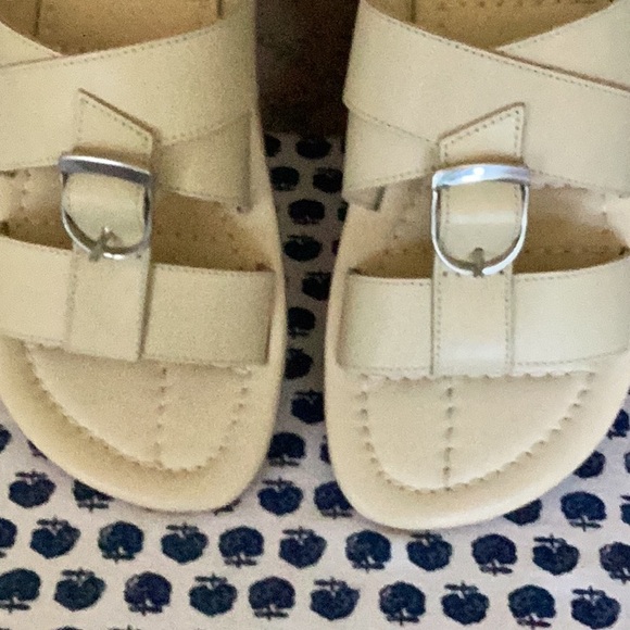 Free People **NEW** Sandals size 7. - Picture 2 of 5